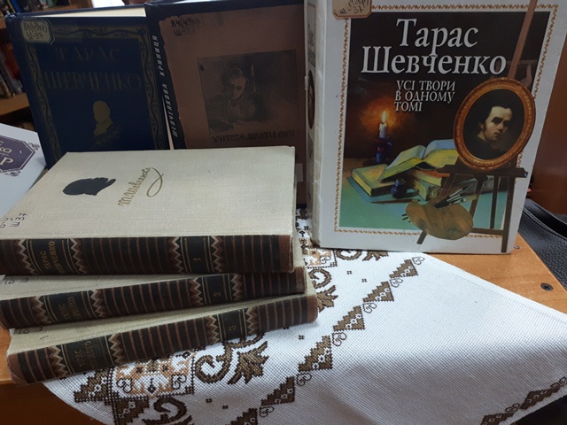 Виставка книг до Шевченківських днів